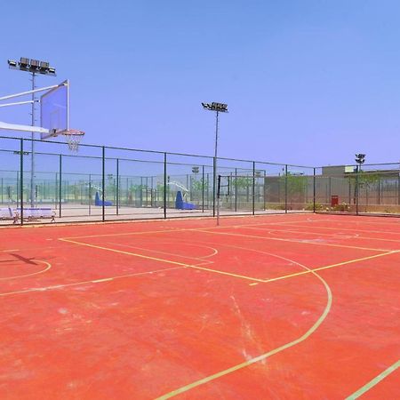 Tolip Gardens Hotel Kairo Exteriör bild Basketball court