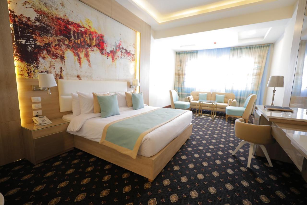 Tolip Gardens Hotel Kairo Exteriör bild Deluxe Room