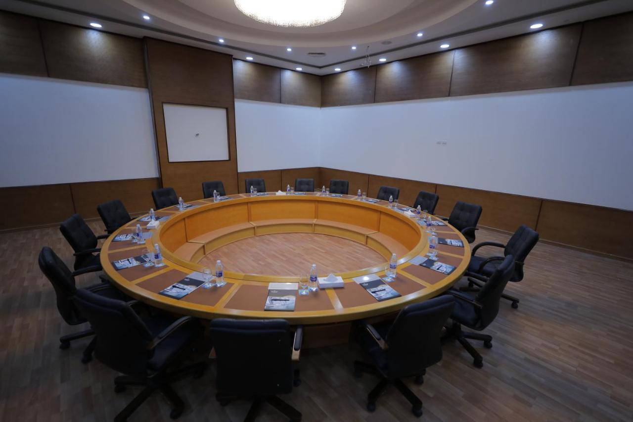 Tolip Gardens Hotel Kairo Exteriör bild The meeting room of the Executive Board
