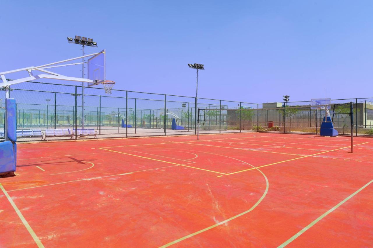 Tolip Gardens Hotel Kairo Exteriör bild Basketball court