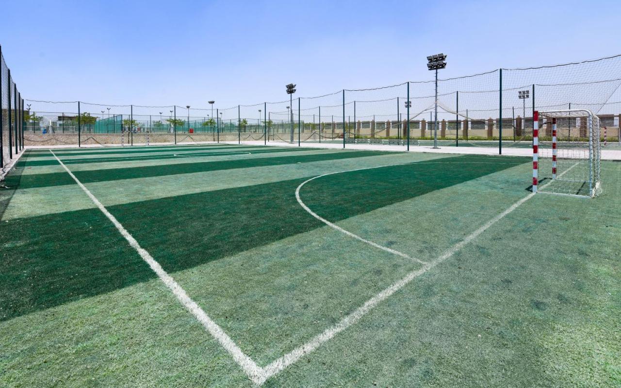 Tolip Gardens Hotel Kairo Exteriör bild A handball court